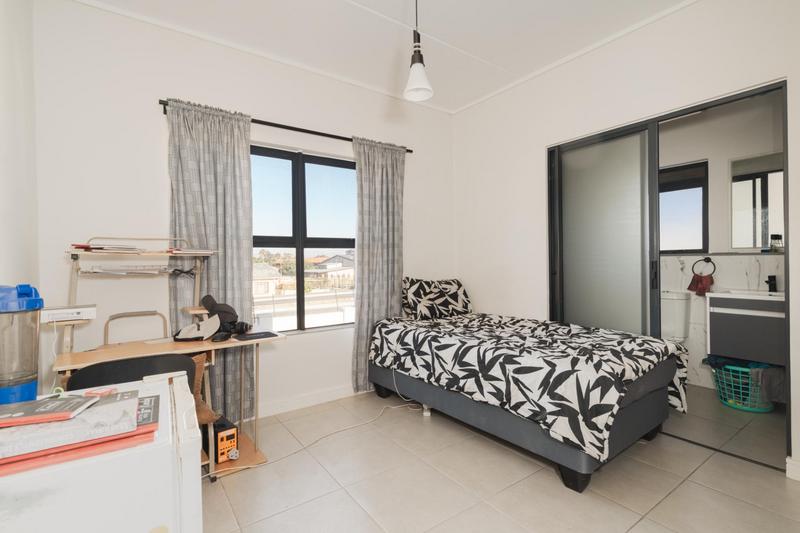 To Let 2 Bedroom Property for Rent in Somerset West Western Cape